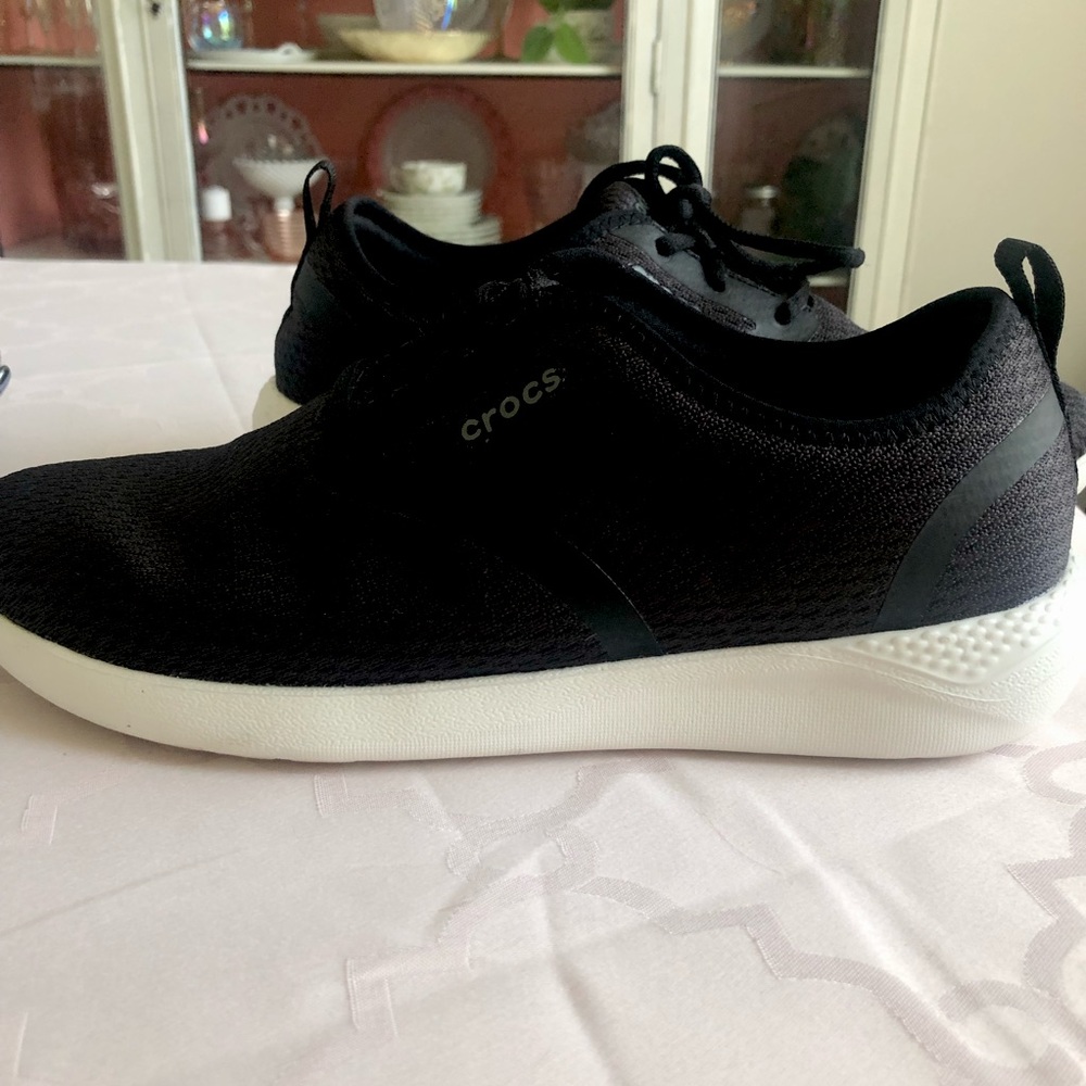 Crocs literide pacer sneakers Women’s 9W